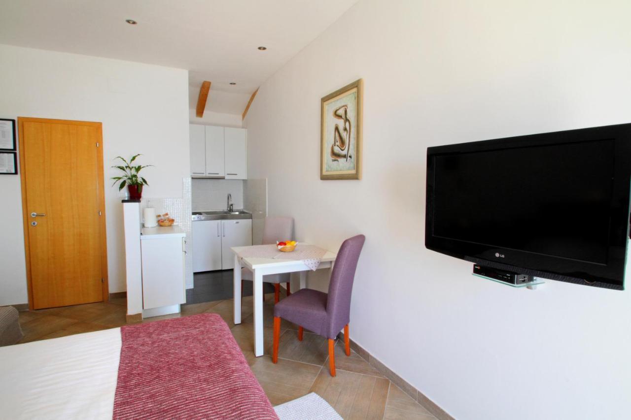Ante Apartment *